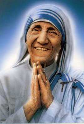 mother teresa praying rosary